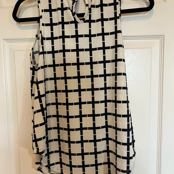 PerSeption Concept Black and White Sleeveless pattern beaded Blouse - Picture 4 of 6